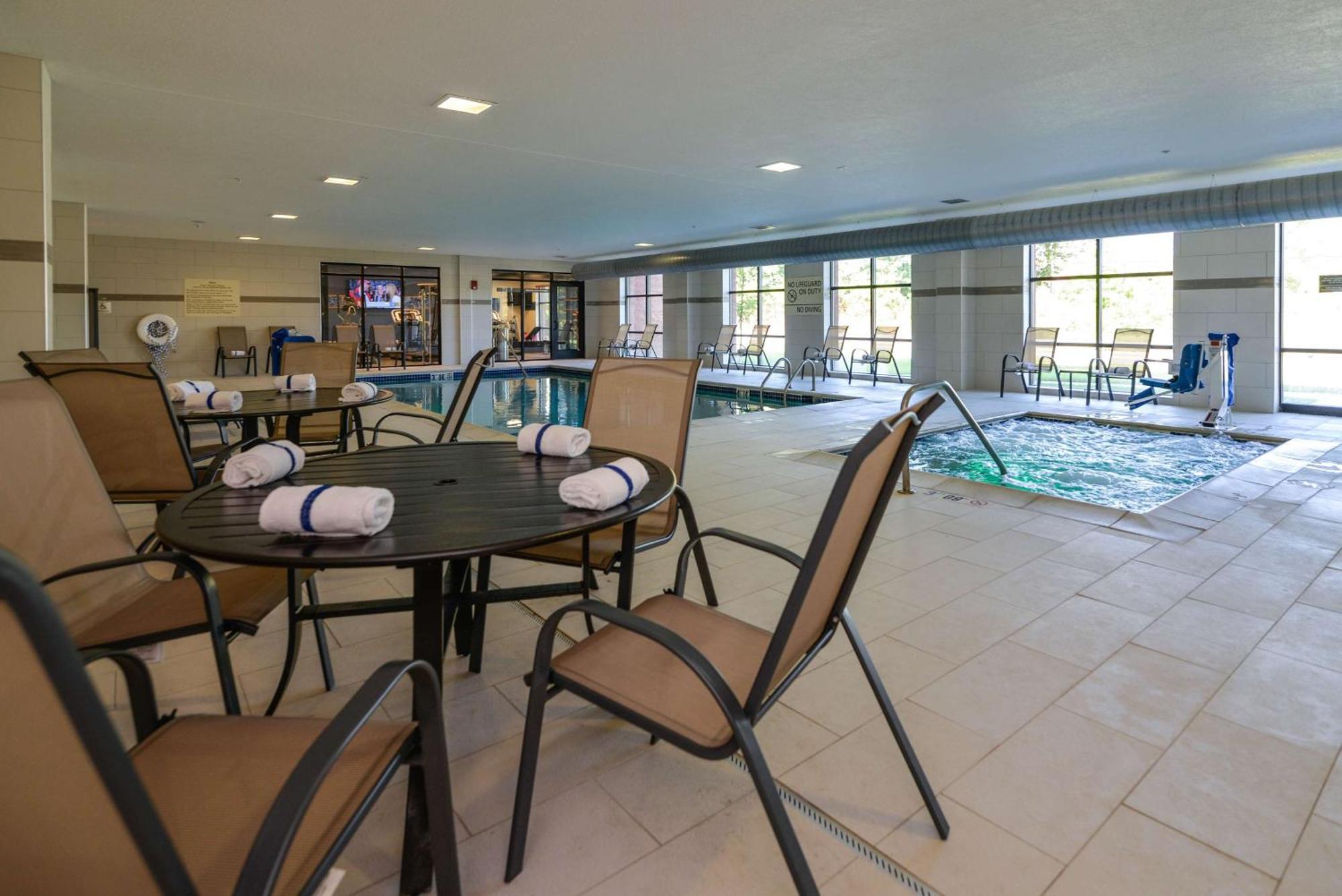 Hampton Inn Brighton Mi Buitenkant foto