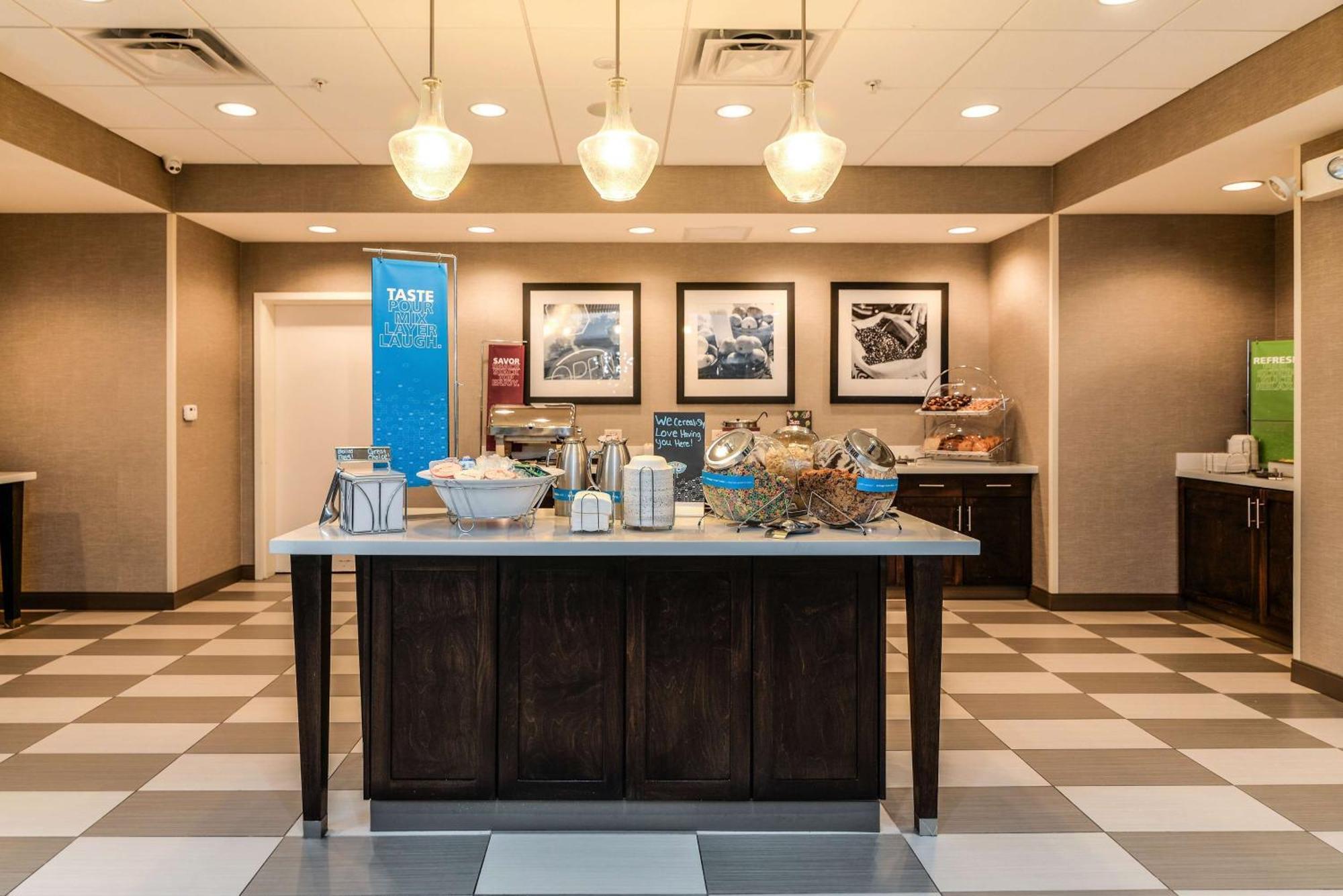 Hampton Inn Brighton Mi Buitenkant foto